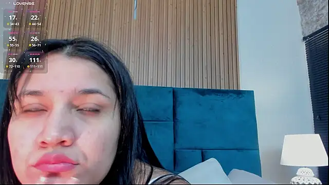 Snapshot of Kareena_chopra chatting on 16, 6, 2026 Kareena chopra online show from 16, 6, 2026