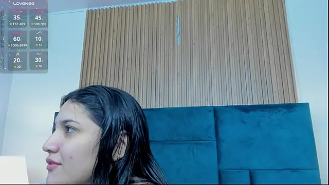 Snapshot of Kareena_chopra chatting on 19, 6, 2026 Kareena chopra online show from 19, 6, 2026