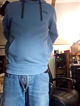 Snapshot of chosen923 chatting on 18, 12, 2025 chosen923 online show from 18, 12, 2025