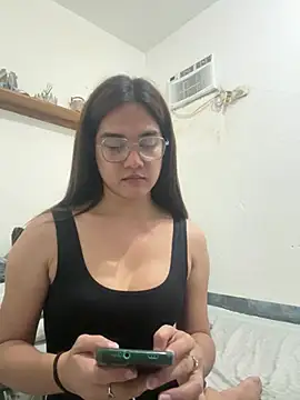 MarieLoveGlamorous online show from 30, 1, 2025