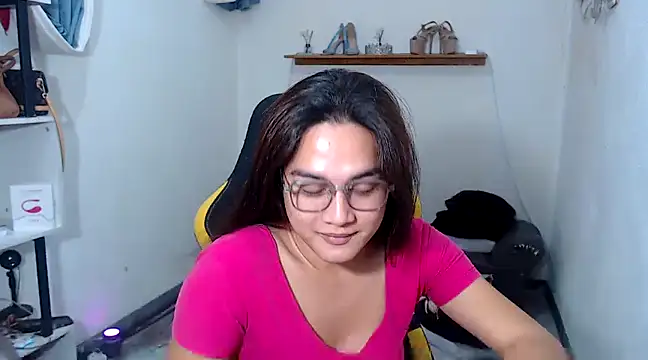 MarieLoveGlamorous online show from 24, 2, 2025
