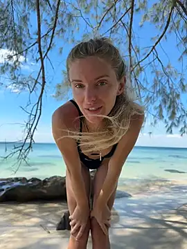 Snapshot of neighbours_love chatting on 16, 1, 2025 neighbours love online show from 16, 1, 2025