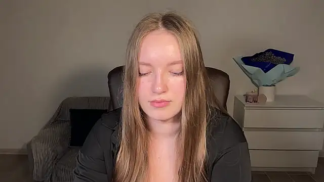 EvaMaddison online show from 22, 4, 2026