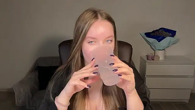 EvaMaddison online show from 24, 4, 2026