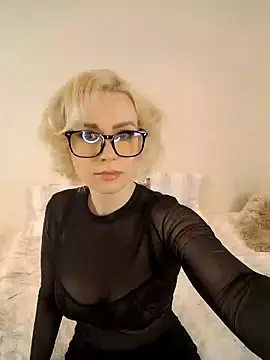 Snapshot of AureliaDoux chatting on 3, 2, 2025 AureliaDoux online show from 3, 2, 2025