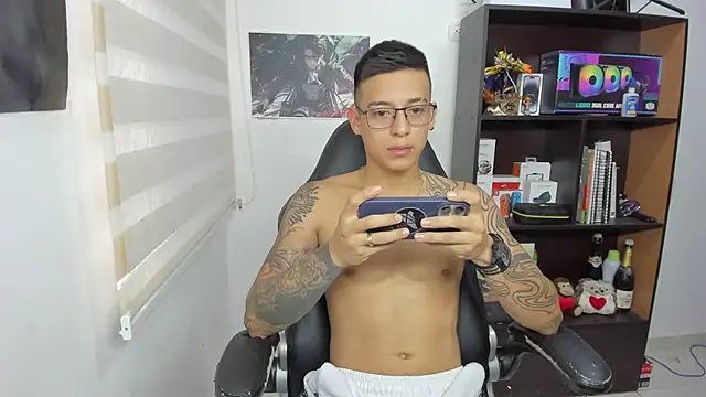 SIXXTOLOVE18 online show from 5, 3, 2025