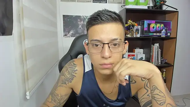 SIXXTOLOVE18 online show from 6, 3, 2025