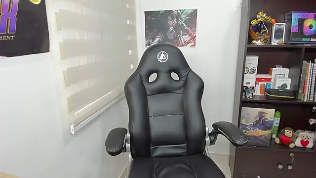 SIXXTOLOVE18 online show from 13, 3, 2025