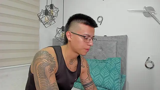 SIXXTOLOVE18 online show from 3, 3, 2026