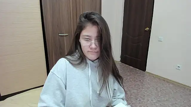 Snapshot of Riz_girl chatting on 2, 2, 2025 Riz girl online show from 2, 2, 2025