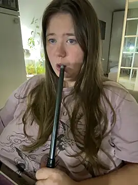 Snapshot of remirann_ chatting on 5, 10, 2025 remirann  online show from 5, 10, 2025