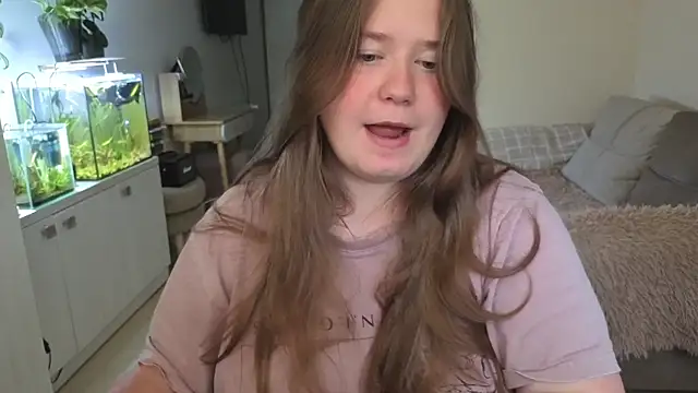 Snapshot of remirann_ chatting on 6, 10, 2025 remirann  online show from 6, 10, 2025