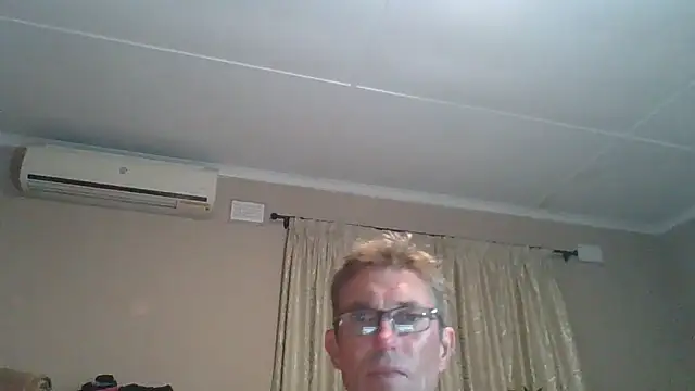 Snapshot of xykenrah@xh chatting on 9, 9, 2025 xykenrahxh online show from 9, 9, 2025