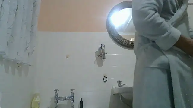 Snapshot of xykenrah@xh chatting on 20, 11, 2025 xykenrahxh online show from 20, 11, 2025