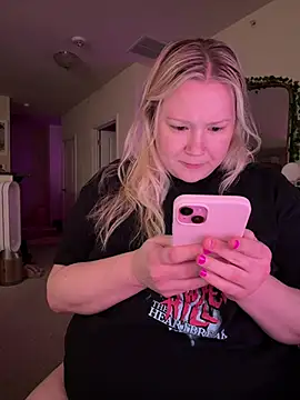 PiggyRose online show from 10, 2, 2026