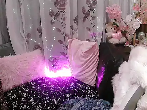 Snapshot of OhmyPinay chatting on 4, 12, 2025 OhmyPinay online show from 4, 12, 2025