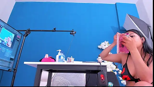 Snapshot of letty_straus chatting on 6, 8, 2026 letty straus online show from 6, 8, 2026