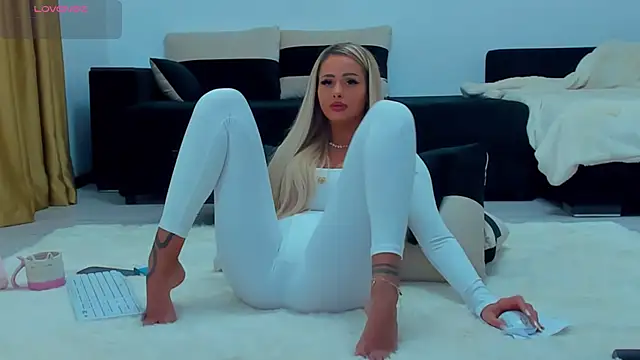 Snapshot of MelanieLexxx chatting on 1, 1, 2025 MelanieLexxx online show from 1, 1, 2025