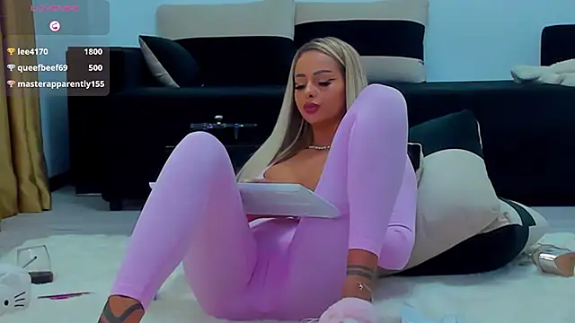 Snapshot of MelanieLexxx chatting on 1, 1, 2025 MelanieLexxx online show from 1, 1, 2025