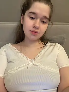 Snapshot of HornyGirlH chatting on 18, 5, 2026 HornyGirlH online show from 18, 5, 2026