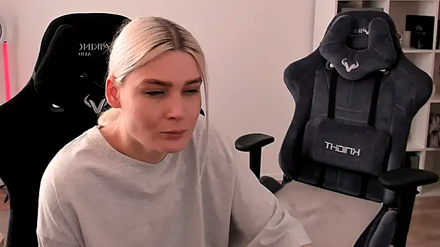 hotblonds online show from 23, 2, 2025