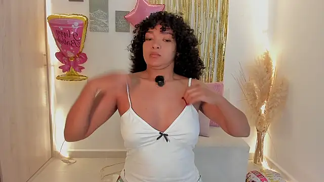 Snapshot of mariam_hill chatting on 15, 5, 2026 mariam hill online show from 15, 5, 2026