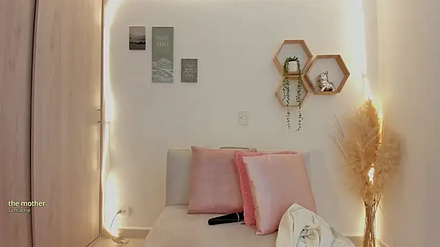 Snapshot of mariam_hill chatting on 20, 5, 2026 mariam hill online show from 20, 5, 2026