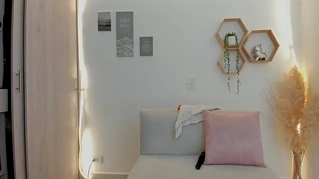 Snapshot of mariam_hill chatting on 8, 8, 2026 mariam hill online show from 8, 8, 2026
