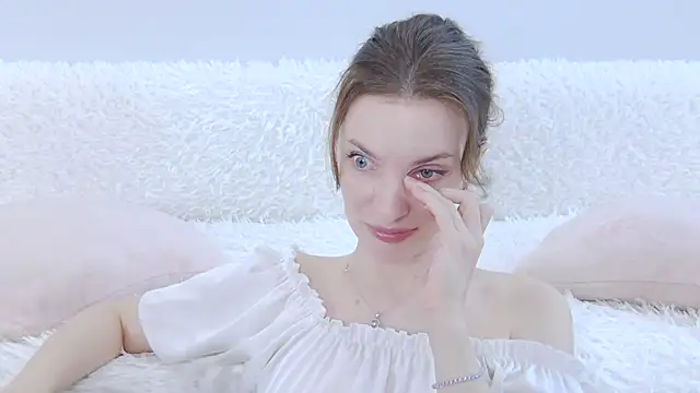 Snapshot of Beauty_Alex chatting on 28, 7, 2026 Beauty Alex online show from 28, 7, 2026