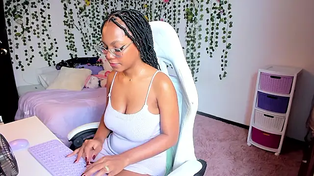 Snapshot of violeta_milleer chatting on 8, 12, 2024 violeta milleer online show from 8, 12, 2024