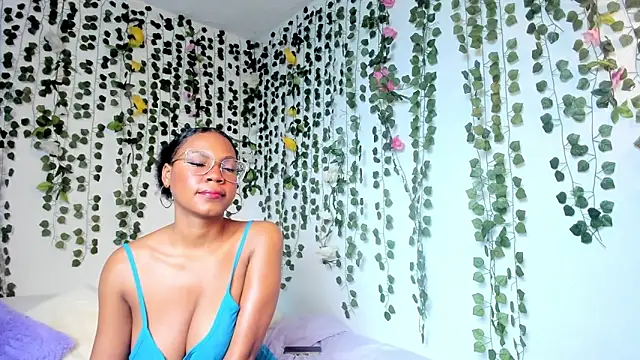 Snapshot of violeta_milleer chatting on 3, 2, 2025 violeta milleer online show from 3, 2, 2025