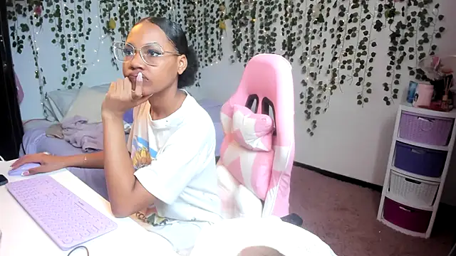 Snapshot of violeta_milleer chatting on 19, 9, 2025 violeta milleer online show from 19, 9, 2025