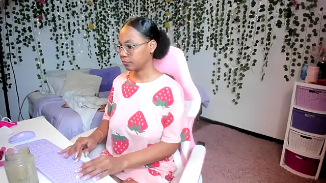 Snapshot of violeta_milleer chatting on 20, 9, 2025 violeta milleer online show from 20, 9, 2025