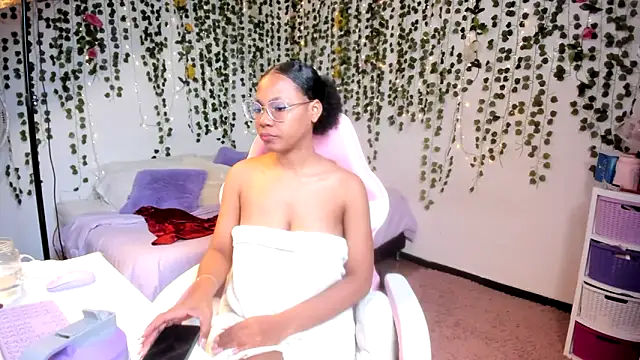 Snapshot of violeta_milleer chatting on 24, 9, 2025 violeta milleer online show from 24, 9, 2025