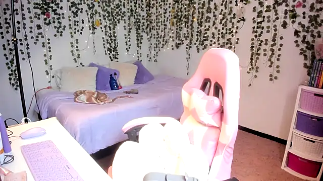 Snapshot of violeta_milleer chatting on 10, 10, 2025 violeta milleer online show from 10, 10, 2025