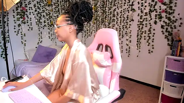 Snapshot of violeta_milleer chatting on 12, 10, 2025 violeta milleer online show from 12, 10, 2025