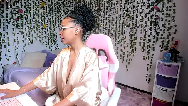 Snapshot of violeta_milleer chatting on 7, 11, 2025 violeta milleer online show from 7, 11, 2025