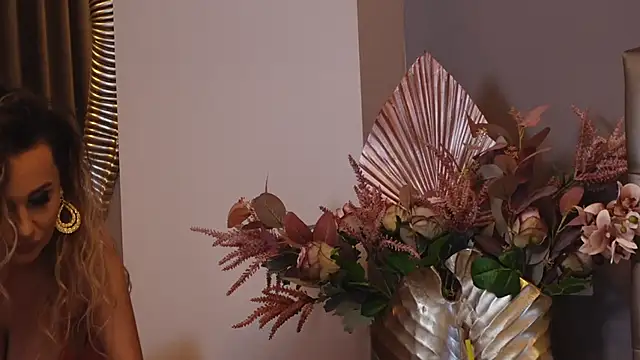 Snapshot of SharonStarr chatting on 4, 12, 2024 SharonStarr online show from 4, 12, 2024