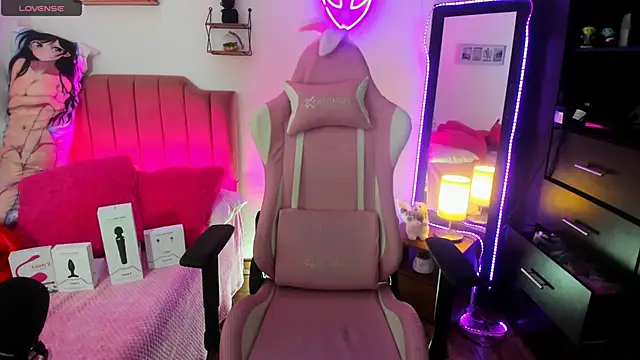 lilly sweett online show from 13, 1, 2025