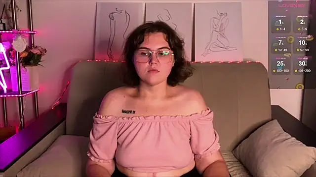 Snapshot of Curvy_Jane chatting on 17, 9, 2025 Curvy Jane online show from 17, 9, 2025