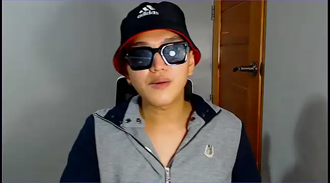 Snapshot of WONDERWOMAN2023 chatting on 1, 2, 2025 WONDERWOMAN2023 online show from 1, 2, 2025