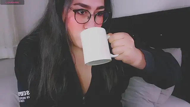 Snapshot of MERA_arab chatting on 5, 10, 2025 MERA arab online show from 5, 10, 2025