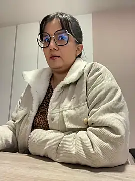 SWEETLILY18 online show from 5, 3, 2025