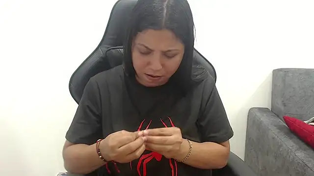 Leylafourniert online show from 1, 8, 2026