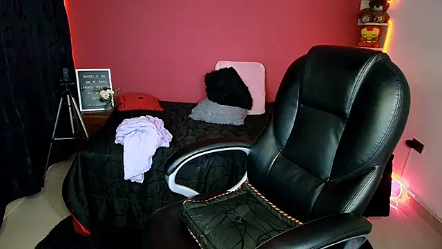 lulubigtitts1 online show from 27, 2, 2025