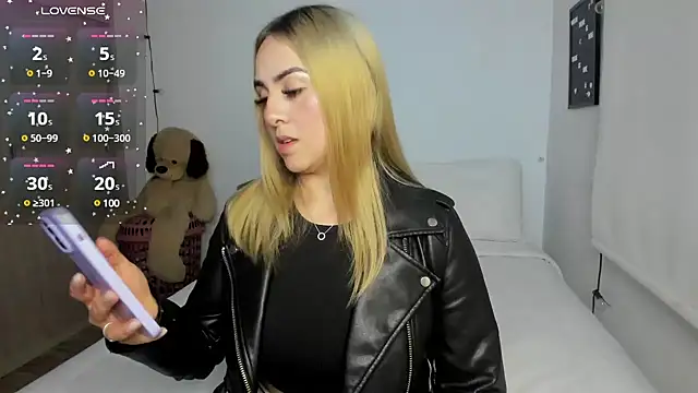 sophi mooreno online show from 5, 3, 2025