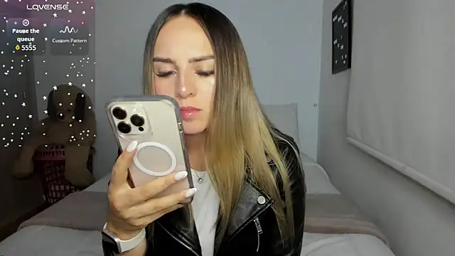 Snapshot of sophi_mooreno chatting on 8, 4, 2026 sophi mooreno online show from 8, 4, 2026