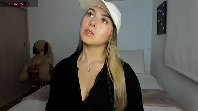 Snapshot of sophi_mooreno chatting on 14, 4, 2026 sophi mooreno online show from 14, 4, 2026