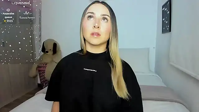 Snapshot of sophi_mooreno chatting on 7, 5, 2026 sophi mooreno online show from 7, 5, 2026