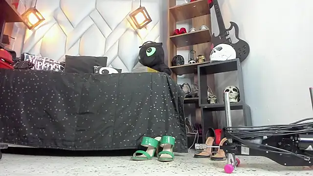 MirandaHaguen online show from 22, 12, 2025